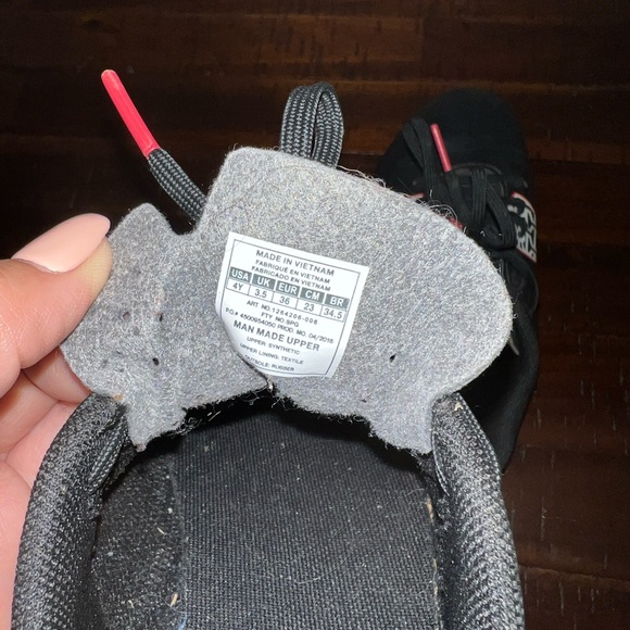 Under Armour soccer cleats - Picture 5 of 6